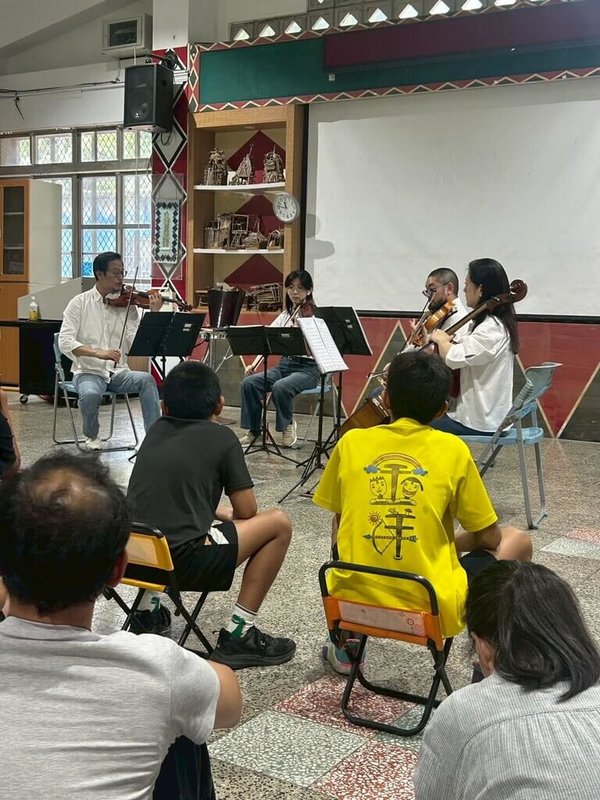 台灣絃樂團自2010年起展開「遠小孩－音樂造林」計畫，長期致力推動偏鄉絃樂教育，2026年將再度與原住民族委員會攜手「2026原鄉部落藝術巡演」計畫，把古典音樂帶入原鄉部落，也讓原住民族文化能夠被傳承與延續。（台灣絃樂團提供） 中央社記者趙靜瑜傳真  115年8月26日