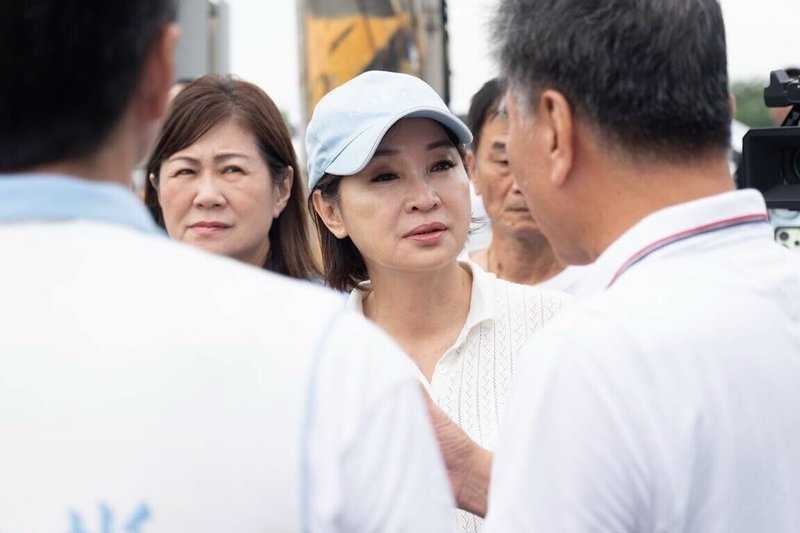國民黨高雄市長參選人柯志恩（中）27日提出「治水6大行動」，盼能建立完整防洪體系。（柯志恩辦公室提供）中央社記者蔡孟妤傳真　115年8月27日