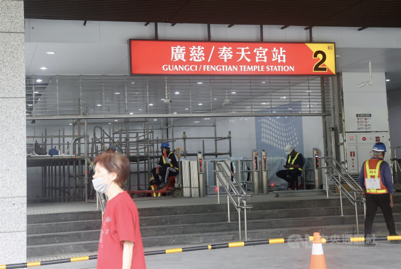 圖為北捷廣慈/奉天宮站出入口。（中央社檔案照片）