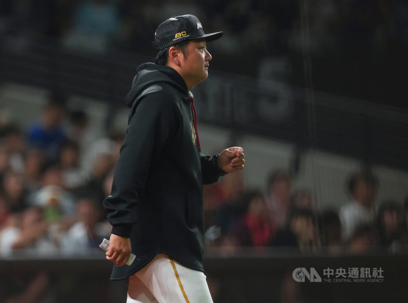 中職樂天桃猿29日在台北大巨蛋達成隊史1400勝里程碑，總教練曾豪駒（圖）賽後受訪表示，過程中的細節和成長更重要。中央社記者張新偉攝　115年8月29日