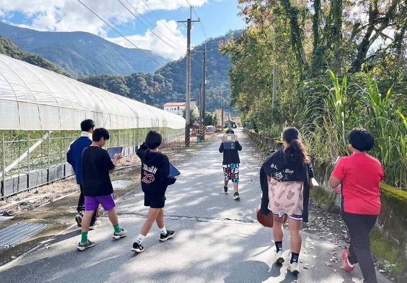 教育部29日新聞稿介紹「跨領域美感教育卓越領航計畫」案例，台東縣霧鹿國民小學走入利稻部落，採集並記錄部落裡自然迴音與生活聲景。（教育部提供）中央社記者陳至中台北傳真　115年8月29日