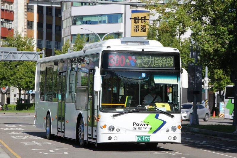 台中市交通局表示，台中客運及統聯客運添購共37輛全新電動公車，7月起陸續投入營運，路線集中台灣大道幹線，朝低碳化公車路線邁進。（台中市政府提供）中央社記者趙麗妍傳真 115年8月29日