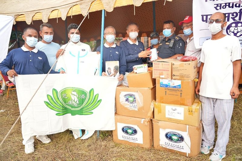 尼泊爾與中國接壤的喜馬拉雅邊境地區日前發生毀滅性洪災，慈濟基金會援助尼泊爾救災，運送防護物資到奇特旺縣（Chitwan）安置遺體的醫院。（慈濟基金會提供）中央社記者張祈傳真　115年8月29日