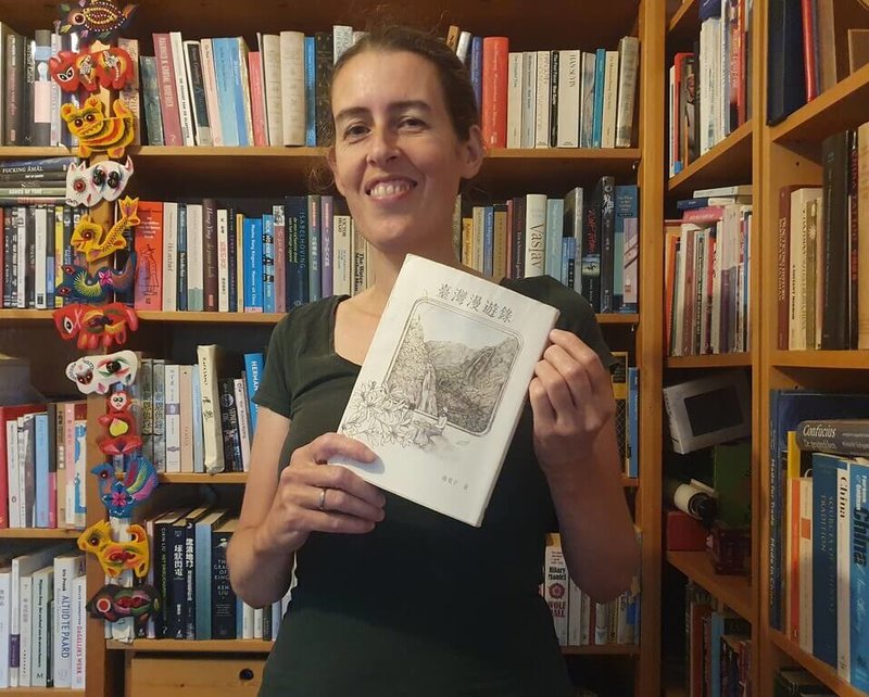 荷蘭文版「臺灣漫遊錄」預計9月發行，譯者施露（Annelous Stiggelbout）接受中央社專訪時提到，一直有在關注這本作品，因此聽聞荷蘭出版社取得版權後，便毛遂自薦希望參與翻譯工作。（施露提供）　中央社記者吳柏緯布魯塞爾傳真　115年8月29日