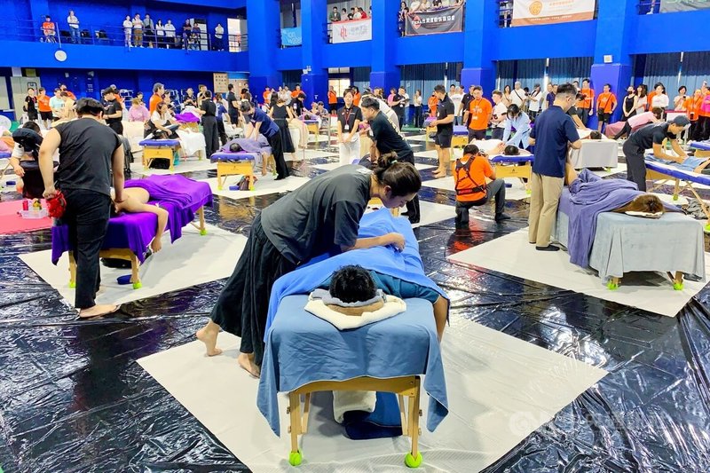 首屆台灣運動恢復手法大賽暨大師論壇29日起一連2天在國立體育大學舉行，吸引台、日、港、馬近百名選手參賽，競賽項目包含運動按摩、綜合手技、工具應用及運動精油調理。中央社記者吳睿騏桃園攝　115年8月30日