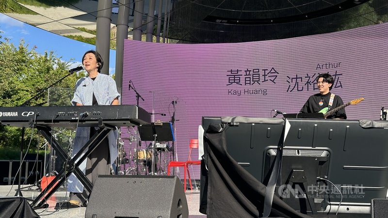 黃韻玲29日在西雅圖演唱多首早期歌曲，並與歌迷熱情互動。中央社記者張欣瑜西雅圖攝　115年8月30日