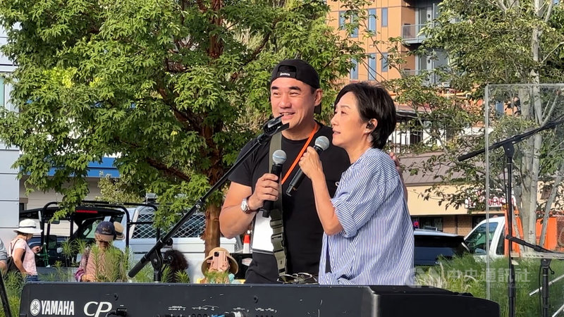 愛之日常音樂節來到西雅圖，吳大維（左）攜愛女到場，黃韻玲高喊「你怎麼在這裡」，老友相見歡充滿驚喜。中央社記者張欣瑜西雅圖攝　115年8月30日