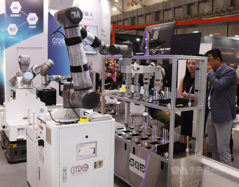 2025年專業人士前往參觀SEMICON Taiwan國際半導體展。（中央社檔案照片）
