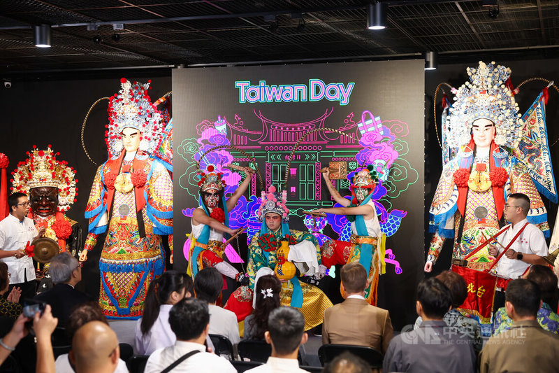 中華文化總會31日在台北舉行「2026 Taiwan Day」宣傳記者會，宣布將前進波蘭舉辦「Taiwan Day」活動，向歐洲宣傳台灣的當代舞蹈與民俗藝陣文化，現場邀請雷昇傳藝劇團、台北共樂軒展演精彩片段。中央社記者王騰毅攝  115年8月31日