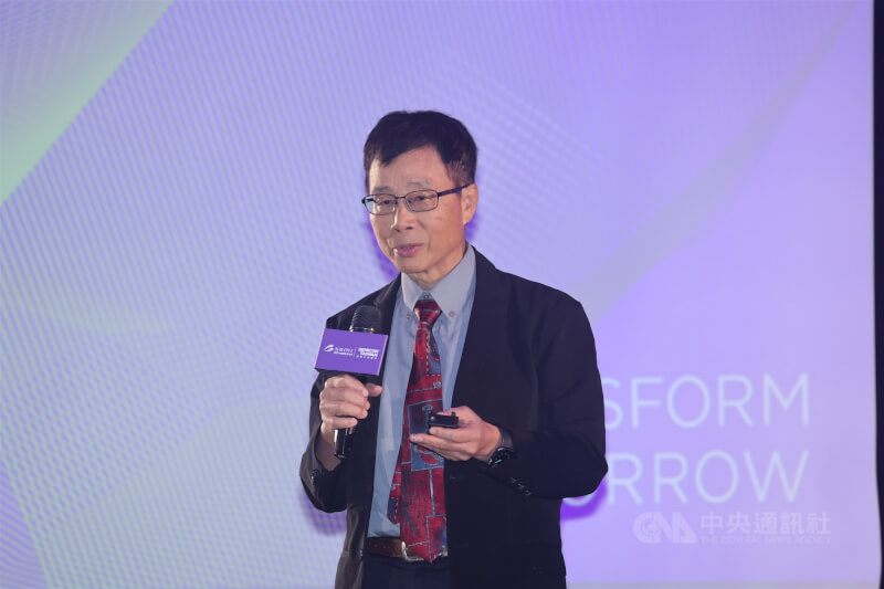 中央研究院關鍵議題研究中心量子電腦專題中心特聘研究員兼執行長陳啟東（圖）31日在台北舉行的SEMICON Taiwan 2026展前記者會表示，台灣在超級電腦與半導體領域的基礎，為超導量子電腦發展提供獨特優勢，可從稀釋制冷、控制電子、量子晶片到軟體，推動完整產業鏈。中央社記者王飛華攝　115年8月31日