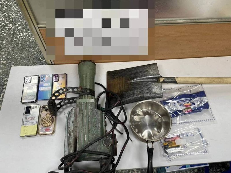 王姓男子與他人有金錢借貸糾紛，8月遭拘禁凌虐，嘉義警方獲報循線逮捕林姓男子等8人，查扣犯罪器具等相關證物。（警方提供）中央社記者姜宜菁傳真　115年9月1日