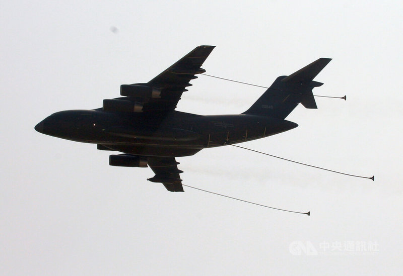 中國派出殲-16（J-16）戰機、空警-500（KJ-500）預警機、運油-20（YU-20）加油機等機隊參加8月中到9月上旬的中埃「文明之鷹2026」聯合軍事演習。圖為2024珠海航展飛行表演的運油-20。中央社記者陳亦偉攝　115年9月1日
