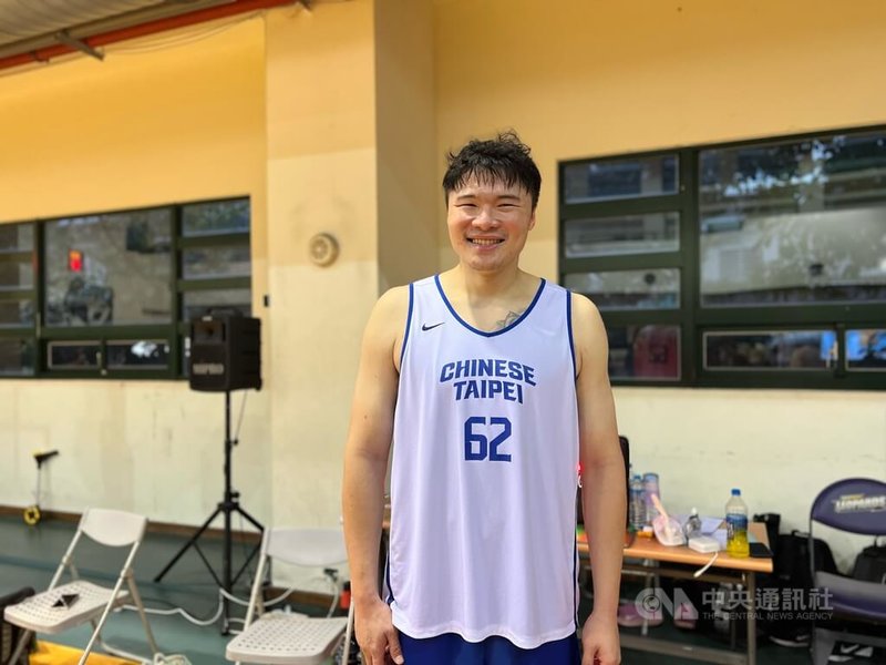 中華民國籃球協會2日公布名古屋亞運男籃代表隊最終參賽名單，其中資深老將劉錚、鋒線主力阿巴西因傷退出，由本土長人陳冠全（圖）、譚傑龍遞補。中央社記者陳容琛攝　115年9月2日
