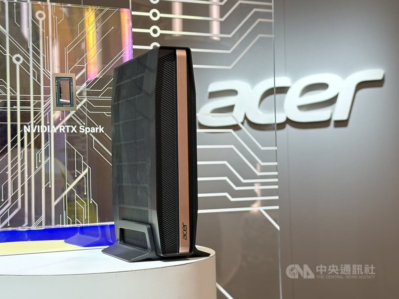 電腦品牌廠宏碁於德國柏林消費性電子展(IFA)前夕舉辦全球發表會,展示搭載輝達(NVIDIA)RTX Spark超級晶片的桌上型電腦Acer SFF RTX Spark,專為個人人工智慧(AI)代理時代打造。中央社記者吳家豪柏林攝 115年9月2日