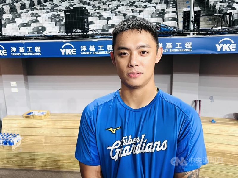 中華職棒富邦悍將隊外野手申皓瑋（圖）睽違近1個月，2日重返一軍，他受訪時透露，在二軍時有感受到悍將外野競爭難度，每個選手很努力爭取上一軍。中央社記者蘇志畬攝　115年9月2日