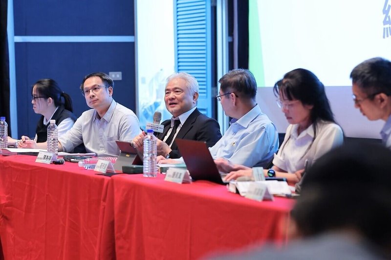 行政院公共工程委員會3日指出，為凝聚採購法修法共識，2日在台中國立自然科學博物館舉辦政府採購法修法中區說明會，由副主委陳為祥（左2）等人出席。（工程會提供）中央社記者賴于榛傳真　115年9月2日