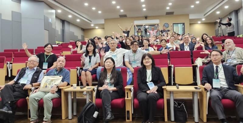 「航向永續海洋：談開發與變遷中的海域及科學、政策與保育」國際論壇大合照