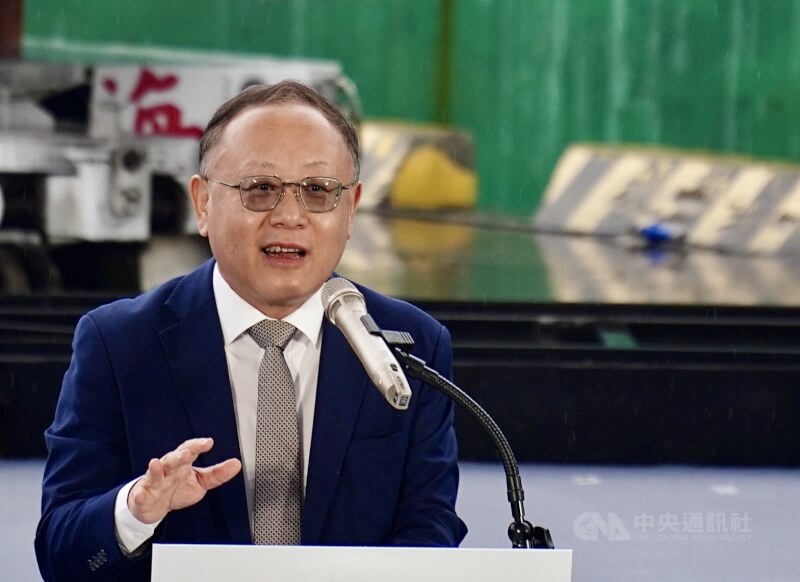 台灣高鐵董事長史哲（圖）15日表示，先前曾說過，待新車導入成功、乘車品質改善，將開始檢討34組舊車汰舊換新，因此在2027年7月新車上線後，確實將針對20年未調整票價進行檢討。中央社記者董俊志攝　115年8月15日