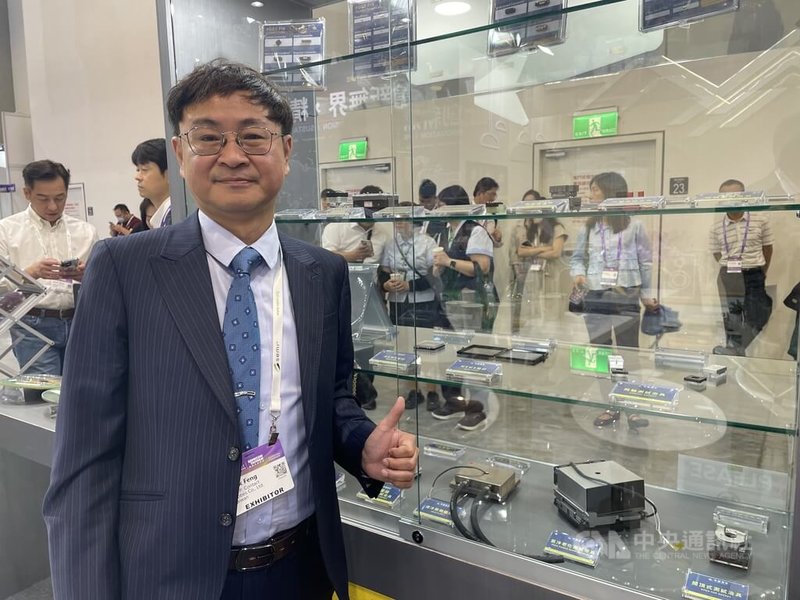 SEMICON Taiwan國際半導體展3日持續登場，中探針展示微機電探針（MEMS）和清針紙（clean sheet）等產品，圖為中探針總經理馮明欽。中央社記者鍾榮峰攝　115年9月3日