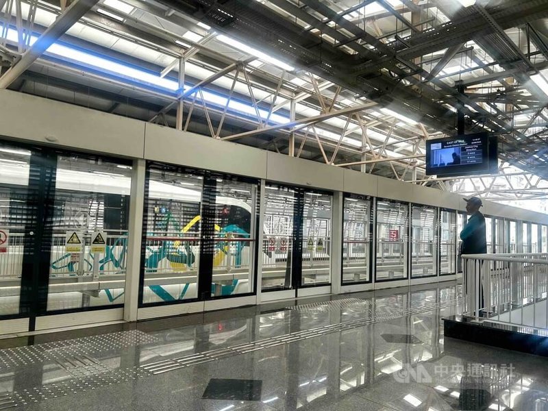 埃及政府近年投入大量資金興建捷運、輕軌及單軌電車。今年5月初,「東尼羅河單軌電車」開放載客,從納薩城到新行政首都車程約1小時,全票票價為80埃鎊(約新台幣48元)。中央社記者施婉清開羅攝 115年9月3日