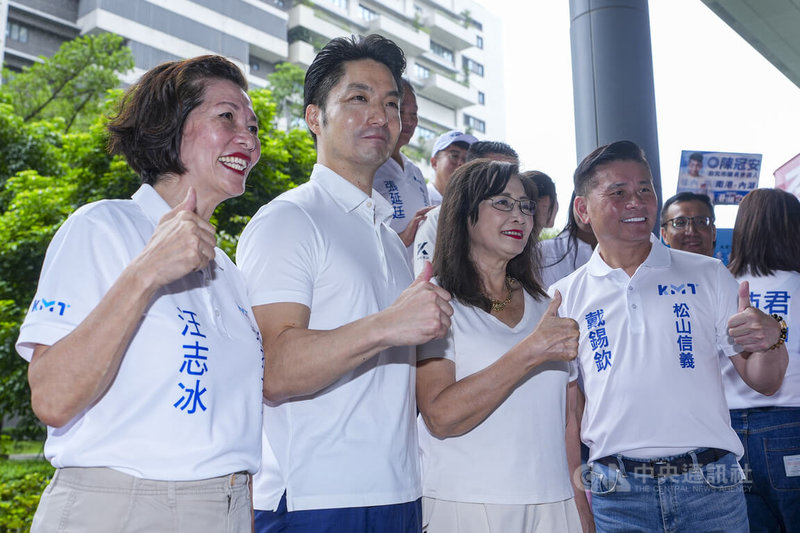 國民黨台北市黨部3日舉辦參選人聯合登記活動，台北市長蔣萬安（左2）、國民黨台北市議員秦慧珠（右2）及台北市議會議長戴錫欽（右1）等人出席，為年底選舉造勢。中央社記者鄭清元攝　115年9月3日