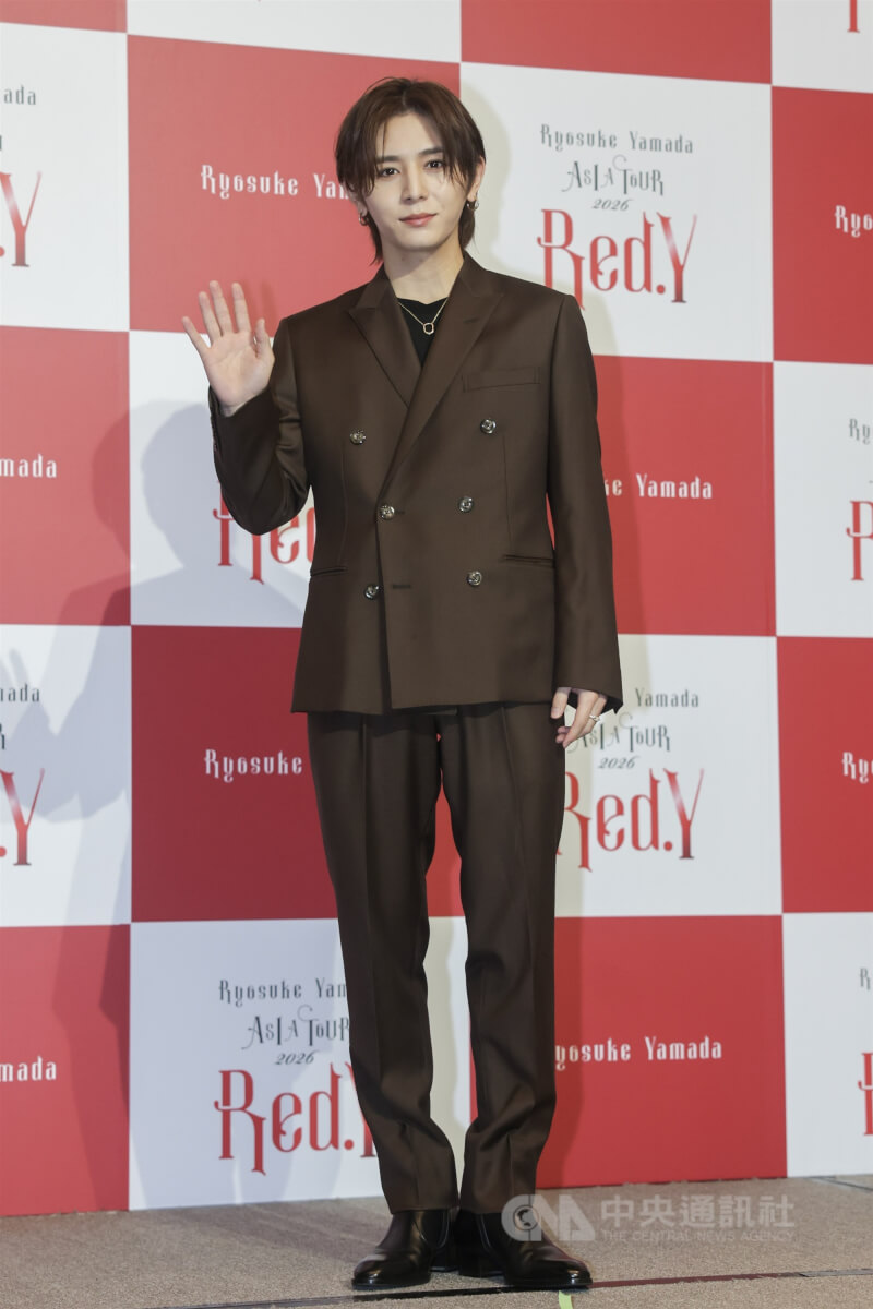 日本男團Hey! Say! JUMP成員山田涼介(圖)首次舉行個人亞洲巡迴演唱會,將於5日、6日在台北流行音樂中心開唱。他4日在晶華酒店出席記者會,向台灣歌迷打招呼。中央社記者裴禛攝 115年9月4日