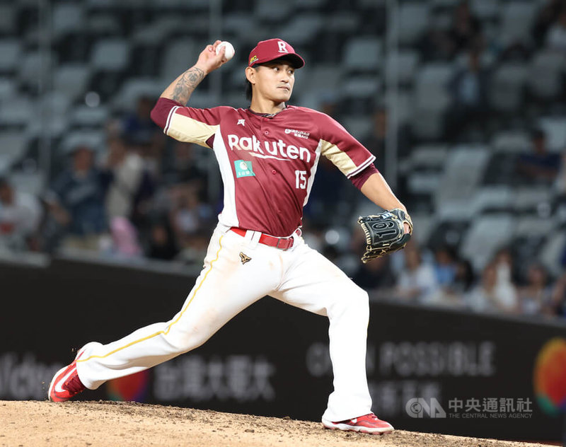 中華職棒富邦悍將隊4日在台北大巨蛋擔綱主場迎戰樂天桃猿隊,悍將打下13分,逼出桃猿8局換上野手林子偉(圖)接替投球,總計投1局無失分,無關勝敗。中央社記者張新偉攝 115年9月4日