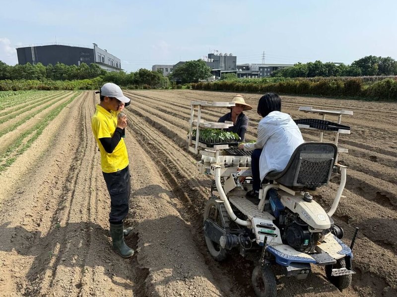 高雄市青年局推動「職對你有港覺」計畫，活動串聯中鋼、高雄榮民總醫院等35家指標企業，推出職涯探索課程、職場體驗及職涯講座。（高雄市青年局提供）中央社記者林巧璉傳真  115年9月5日
