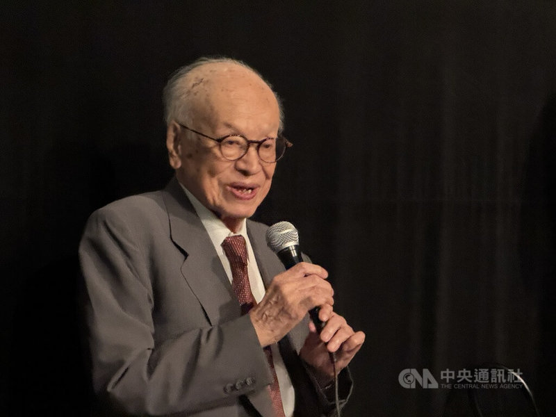導演許明淳拍攝紀錄片「冰封的記憶」追尋台籍西伯利亞戰俘歷史,5日在東京放映。片中受訪者、99歲的吳正男表示,比起少數倖存者的故事,他更希望社會記得那些沒有回來的人。中央社記者戴雅真東京攝 115年9月5日