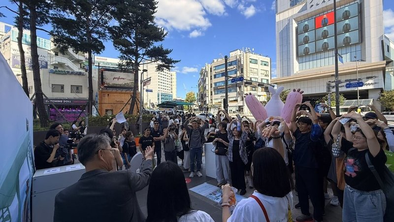 屏東縣政府4日及5日在韓國首爾弘大商圈舉辦觀光快閃活動,現場規劃互動任務,透過輕鬆有趣方式,讓韓國民眾認識屏東。(屏東縣政府提供)中央社記者李卉婷傳真 115年9月5日
