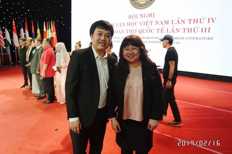 台越夫妻陳理揚和呂越雄希望憑藉自身力量拉近兩國關係。圖為兩人2019年河內第4屆國際越南文學推廣會議暨第3屆國際詩歌節上的合照。(呂越雄提供)中央社記者曾婷瑄河內傳真 115年9月6日