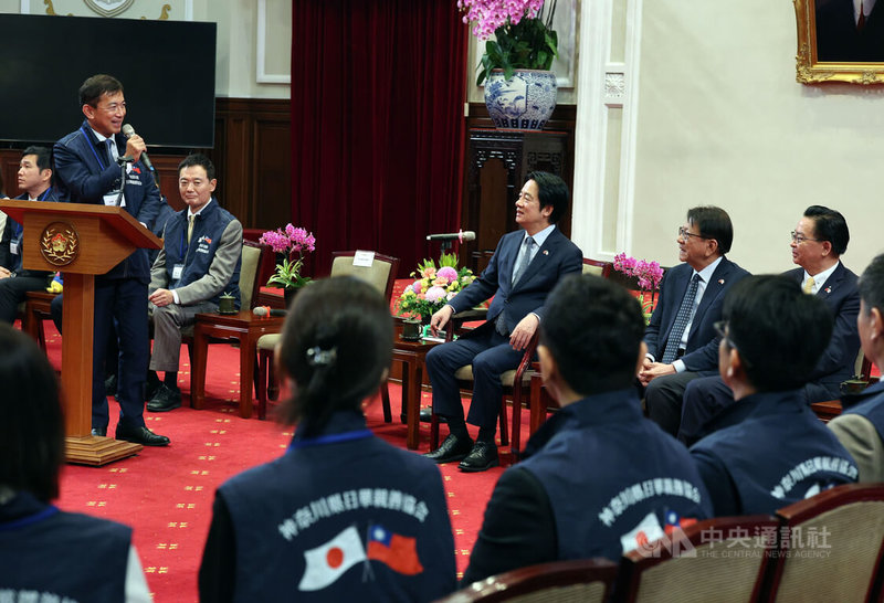 總統賴清德(後右3)7日在總統府接見日本神奈川縣日華親善協會訪問團;日華親善協會會長中西健治(前左)說,台日都是災害頻繁的地方,雙方在防災領域仍有很大合作空間,未來應持續加強合作。中央社記者郭日曉攝 115年9月7日