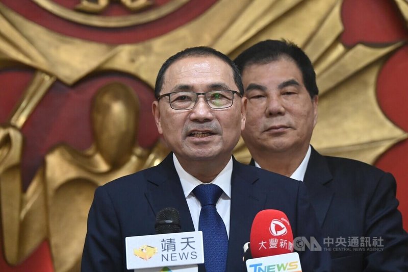 新北市長侯友宜（前）表示，民國116年中央對新北交通補助的捷運部分減列新台幣54.1億元，新北這幾年都是在交通建設高峰期，對整個城市發展及北北基路網，關係非常重大，「我們一定會極力地繼續來爭取」。中央社記者王鴻國攝　115年9月7日