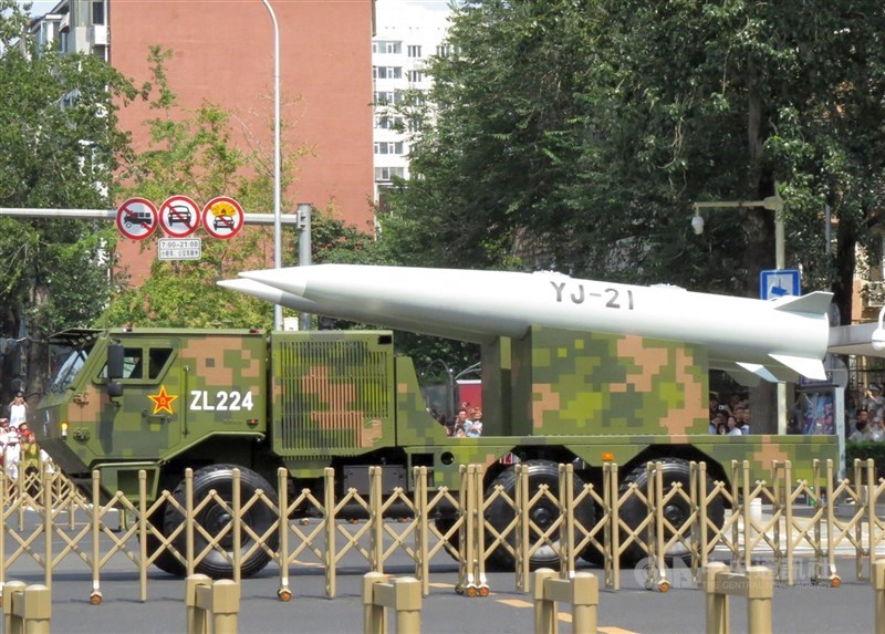 圖為2025年93閱兵的鷹擊-21（YJ-21）反艦飛彈。（中央社檔案照片）