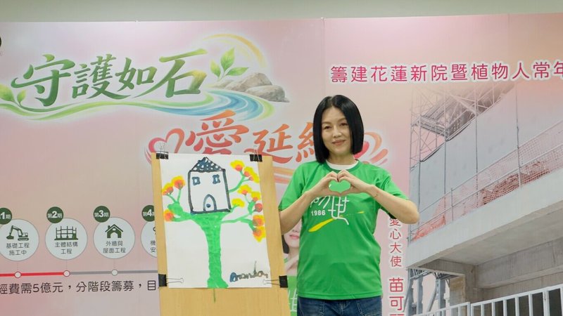 演員苗可麗（圖）7日以創世基金會「花蓮建院愛心大使」身分出席記者會，她深知照顧者的辛勞，認為失智者並非完全沒有感受，而是「靈魂被關起來了」。（創世基金會提供）中央社記者洪素津傳真　115年9月7日