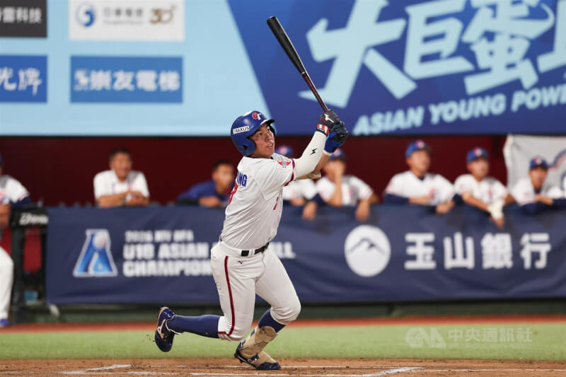 亞洲青棒錦標賽台灣隊7日首戰在天母棒球場迎戰韓國,1局下,台灣隊張乙安(圖)敲出三壘安打。中央社記者吳家昇攝 115年9月7日