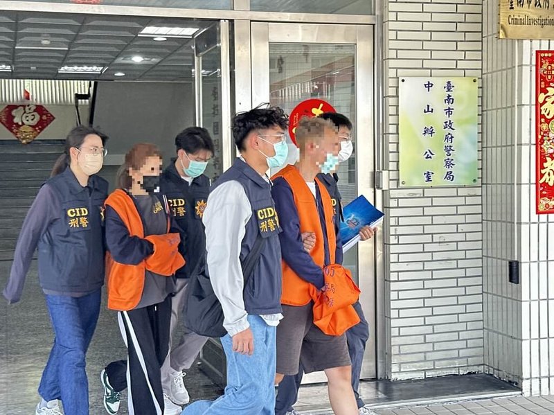 台中市汽車租賃業者暗助詐騙集團，車輛以市價3倍到5倍租金提供犯罪使用，初判涉124件約新台幣5200萬元詐騙案，台南市警方逮捕涉案3人。（台南市政府警察局提供）中央社記者張榮祥台南傳真　115年9月8日