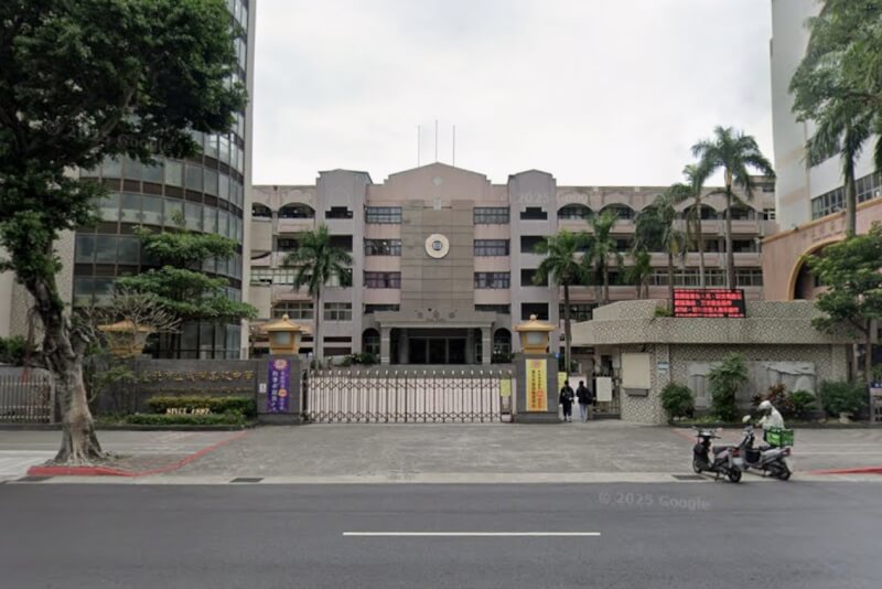 成淵高中門口。（圖取自Google地圖網頁google.com/maps）