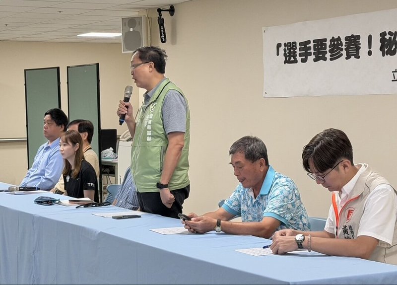 屏東體操選手未經告知，遭中華民國體操協會放棄世錦賽參賽機會，民進黨立委徐富癸（右3）9日在記者會要求運動部調查協會決策過程、究責相關人員。（立委徐富癸辦公室提供）中央社記者黃郁菁傳真　115年9月9日