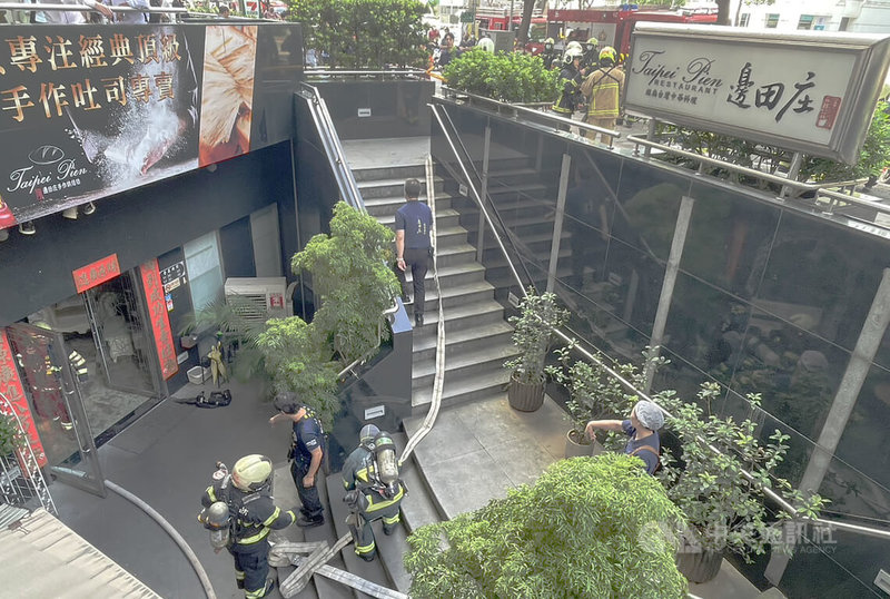 台北市松江路一棟大樓地下室餐廳10日上午發生火警，現場竄出陣陣濃煙，火勢造成餐廳廚房內的鍋爐被燒毀，燃燒面積約1平方公尺，無人受傷，起火原因仍待調查釐清。中央社  115年9月10日