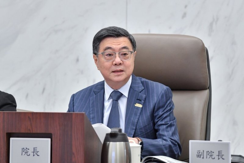 行政院10日晚間透過新聞稿指出，行政院長卓榮泰主持「行政院115年第4次治安會報」時表示，公投綁大選將於11月28日舉行，為維持選前治安，請檢、警、調、廉等機關全力加強查賄制暴，同時嚴防境外勢力、選舉賭盤及假訊息妨害選舉中立及結果。（行政院提供）中央社記者賴于榛傳真　115年9月10日