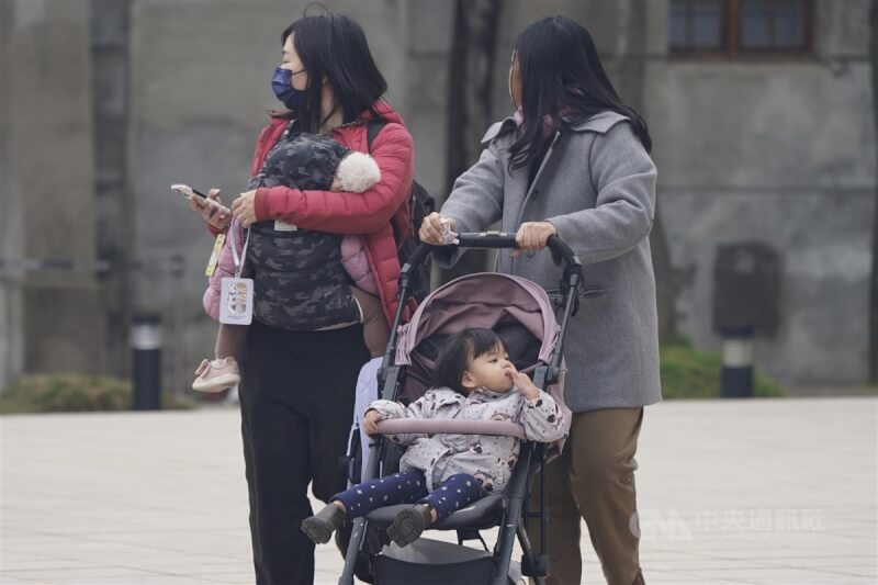 內政部公布最新統計，8月新生兒為7492人。總人口較7月減少1萬281人，人口連續32個月負成長。（中央社檔案照片）