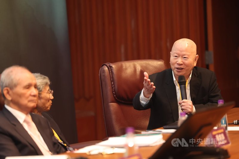 台北政經學院基金會11日在國家圖書館舉辦總統直選30年的回顧與前瞻研討會，前民進黨主席許信良（右）應邀出席與談。中央社記者吳家昇攝　115年9月11日