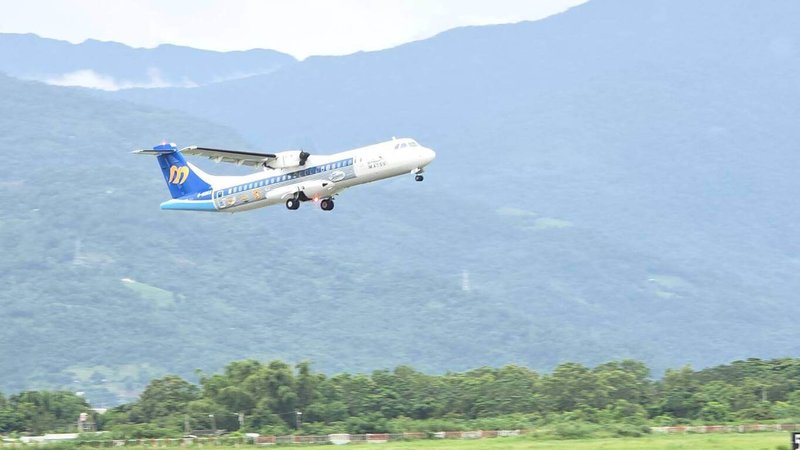 華信航空首度攜手旅行社推出「台東－澎湖」直航包機，11日啟航，從台東直飛澎湖只要75分鐘，盼促進旅遊發展。（華信航空提供）中央社記者黃巧雯傳真　115年9月11日