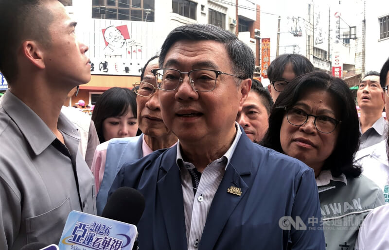 行政院長卓榮泰(前中)11日表示,討論副署與否只有1個標準及原則,就是不能違憲、違法,不能破壞權力分立及財政紀律。中央社記者黃國芳攝 115年9月11日