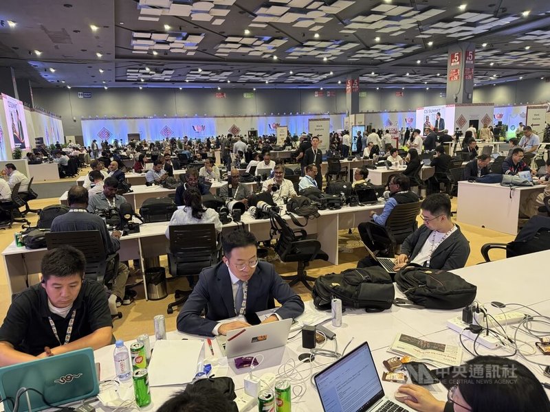金磚國家峰會12日在印度新德里登場，大批國際記者進駐大會設置的媒體中心，關注可能於晚間進行的「莫習會」。中央社記者李晉緯新德里攝　115年9月12日