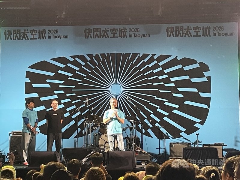 Gogoro 12日在桃園舉行「快閃太空城 百GO夜行」活動，董事尹崇堯（中）出席致詞表示，Gogoro財務目標有信心超前。中央社記者鍾榮峰攝　115年9月12日