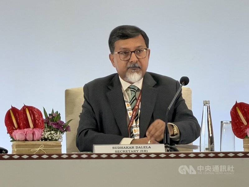 金磚國家（BRICS）峰會12日在印度展開，各國期盼透過以本地貨幣結算在內等各種方式促進各國間貿易，但印度外交部次長達萊拉（Sudhakar Dalela）表示，暫無外界揣測，將發行BRICS共同貨幣的正式提案。中央社記者李晉緯新德里攝　115年9月12日
