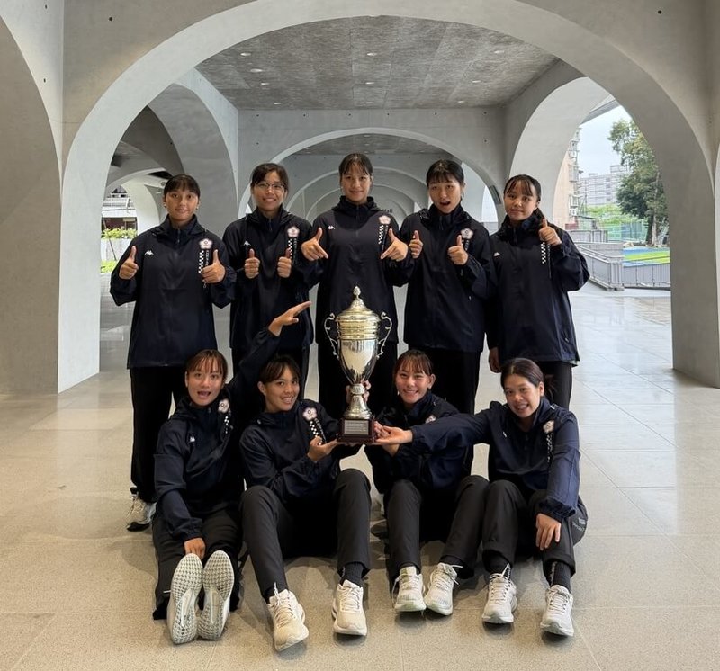 2026世界室外拔河錦標賽16日將在南非正式登場，16年前台灣女子代表隊在南非首度登上世界之巔，12日啟程出發重返幸運地，力拚540公斤隊史最長的5連霸。（中華拔河運動協會提供）中央社記者黎建忠傳真　115年9月12日