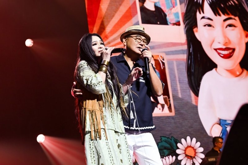 歌手潘越雲（左）首登北流開個唱，回顧她歌唱45週年的音樂人生，演唱會邀請陳昇（右）擔任嘉賓，兩人深情對唱。（滾石唱片提供）中央社記者洪素津傳真　115年9月13日